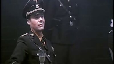 暴露狂成熟的夫妇他妈的在树林里