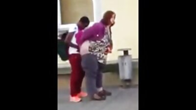 邻居发现我在监视她手淫