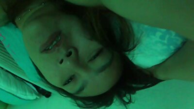 家伙抓住他多汁的屁股妻子西特的屁股