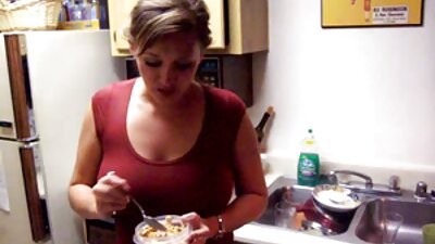 放荡的屁股女孩在课后做爱