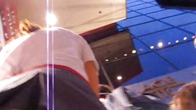 喝醉了昏昏欲睡的青少年有粗鲁的觉醒