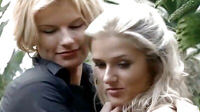 丰富的大胸部家庭主妇性交房间的仆人